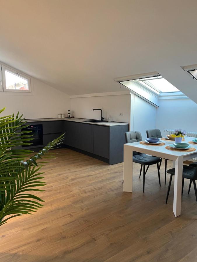 Sky View Apartment Комо Екстериор снимка