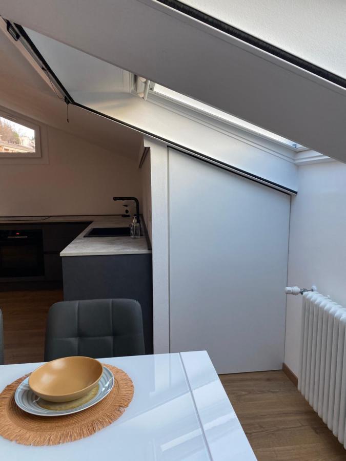 Sky View Apartment Комо Екстериор снимка
