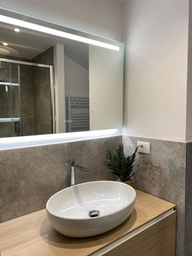 Sky View Apartment Комо Екстериор снимка
