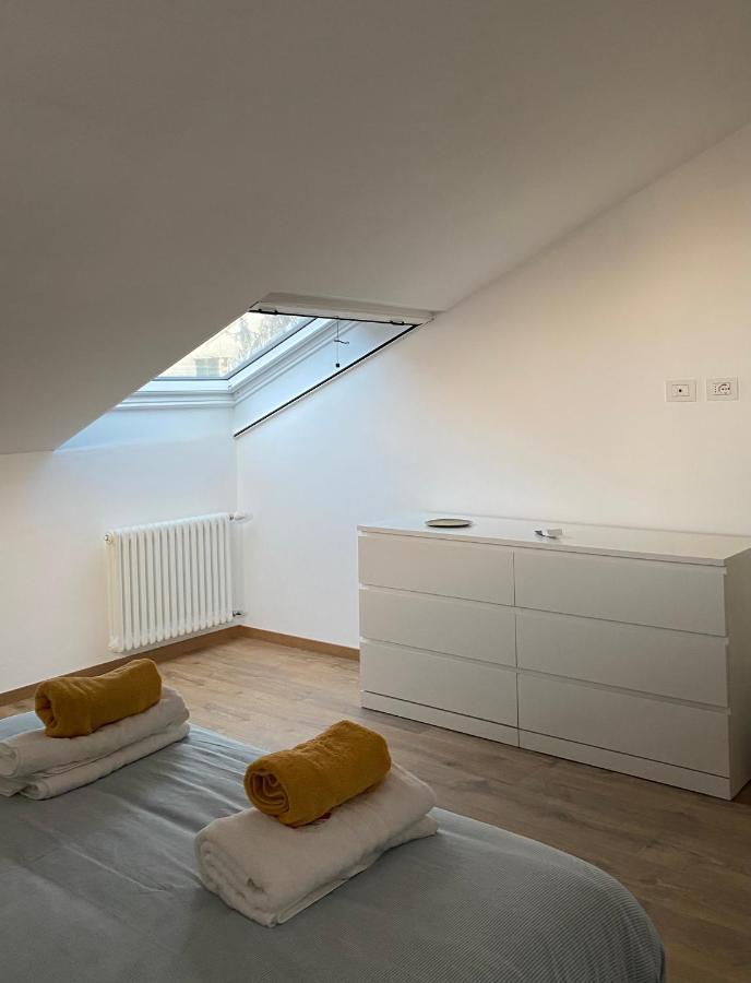 Sky View Apartment Комо Екстериор снимка