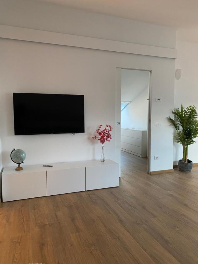 Sky View Apartment Комо Екстериор снимка