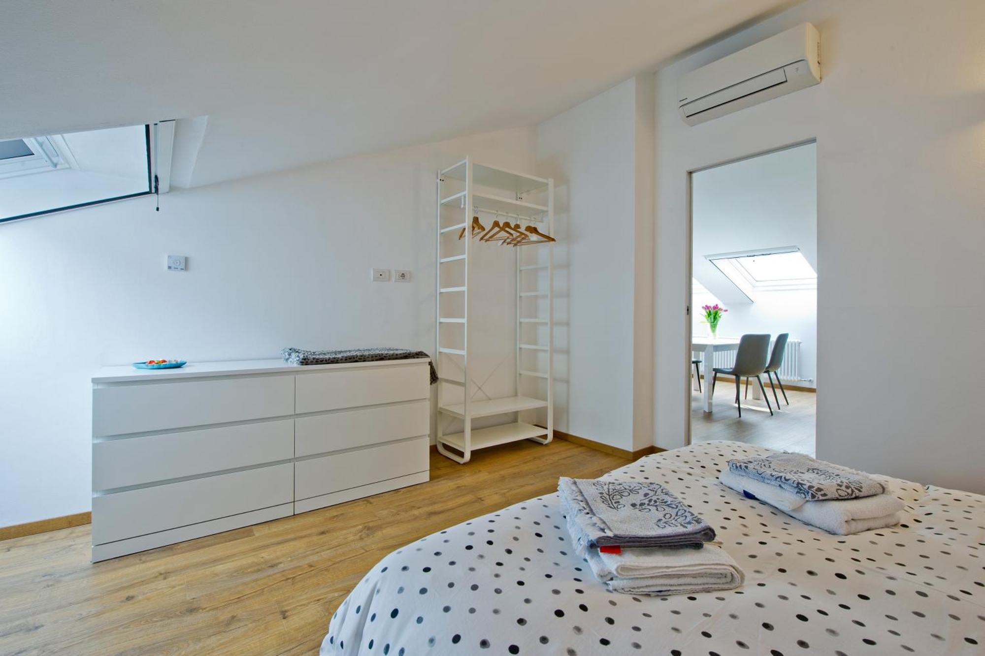 Sky View Apartment Комо Екстериор снимка
