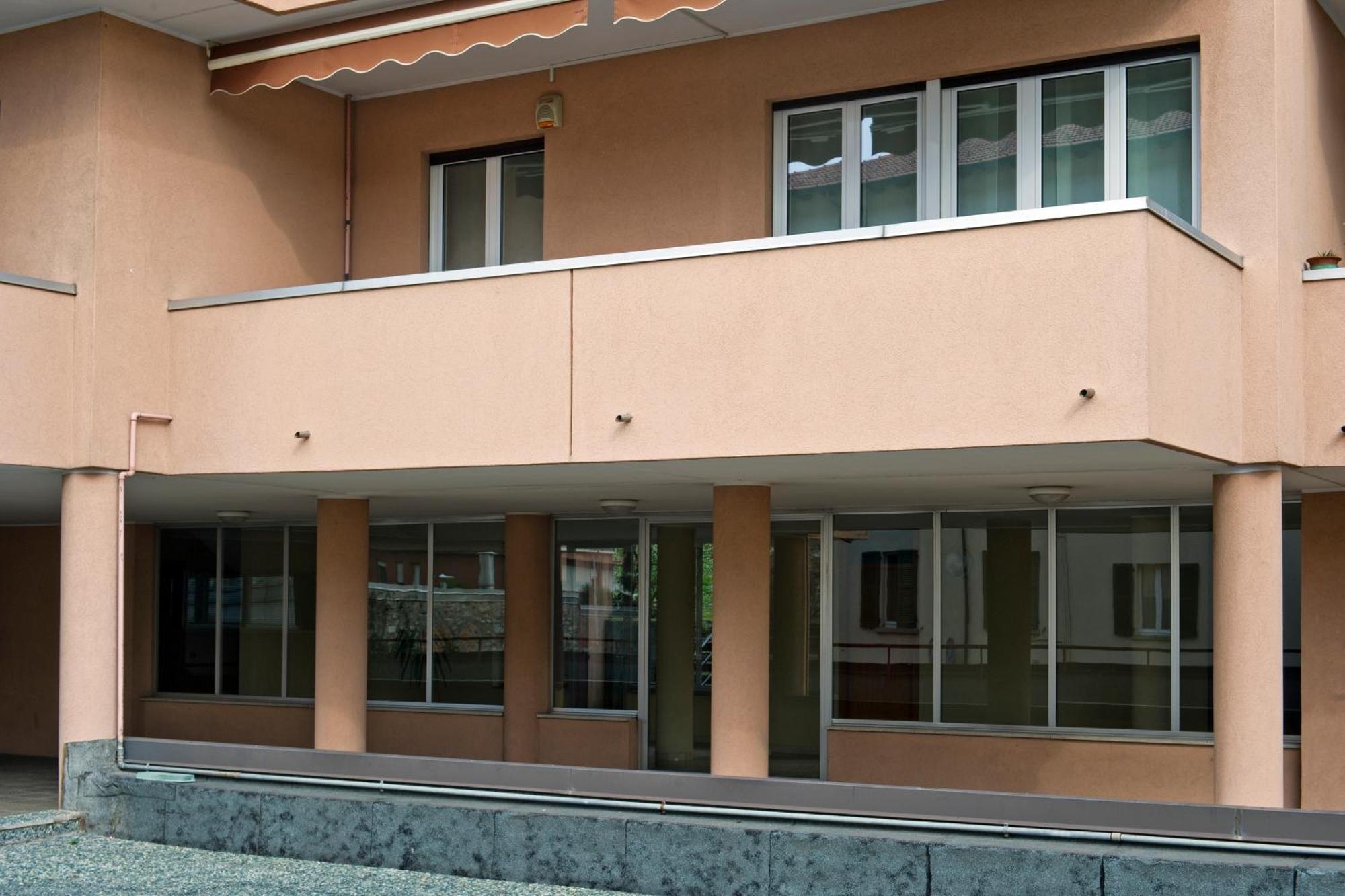 Sky View Apartment Комо Екстериор снимка