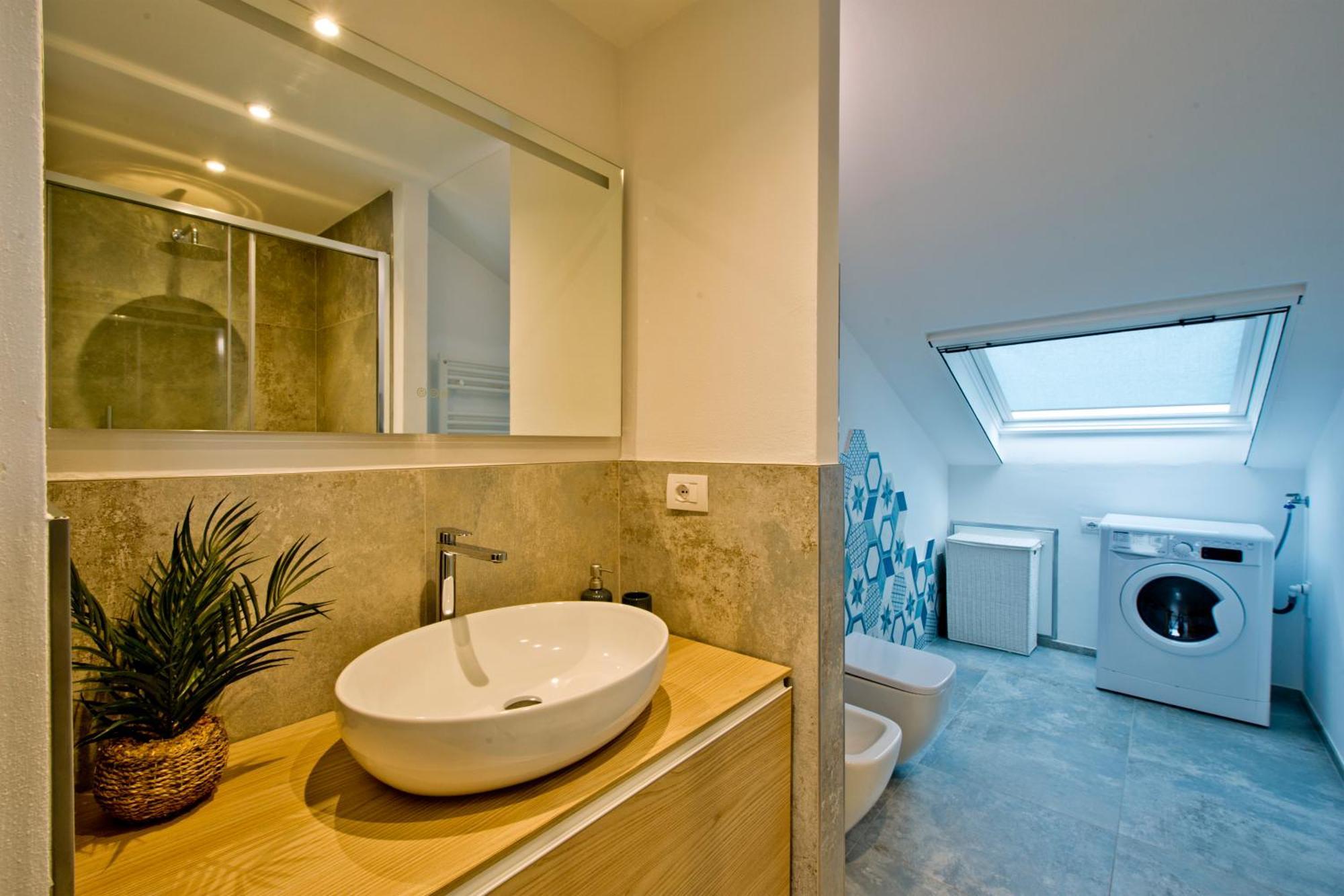 Sky View Apartment Комо Екстериор снимка